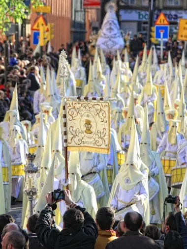 Estandarte instrumentos Cofradía -Eucaristía Zaragoza 4