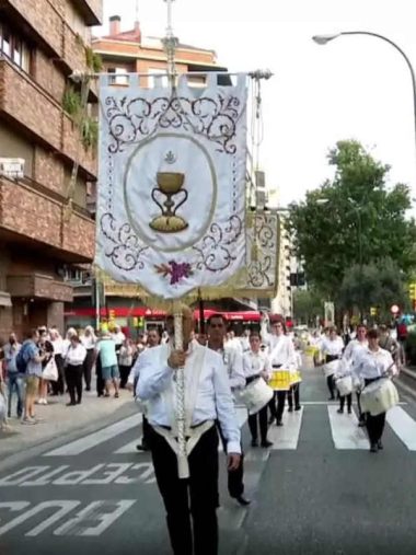 Guión titular Cofradía Eucaristía 2